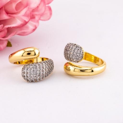 Anillo ajustable doble tono con zirconias baño 18k