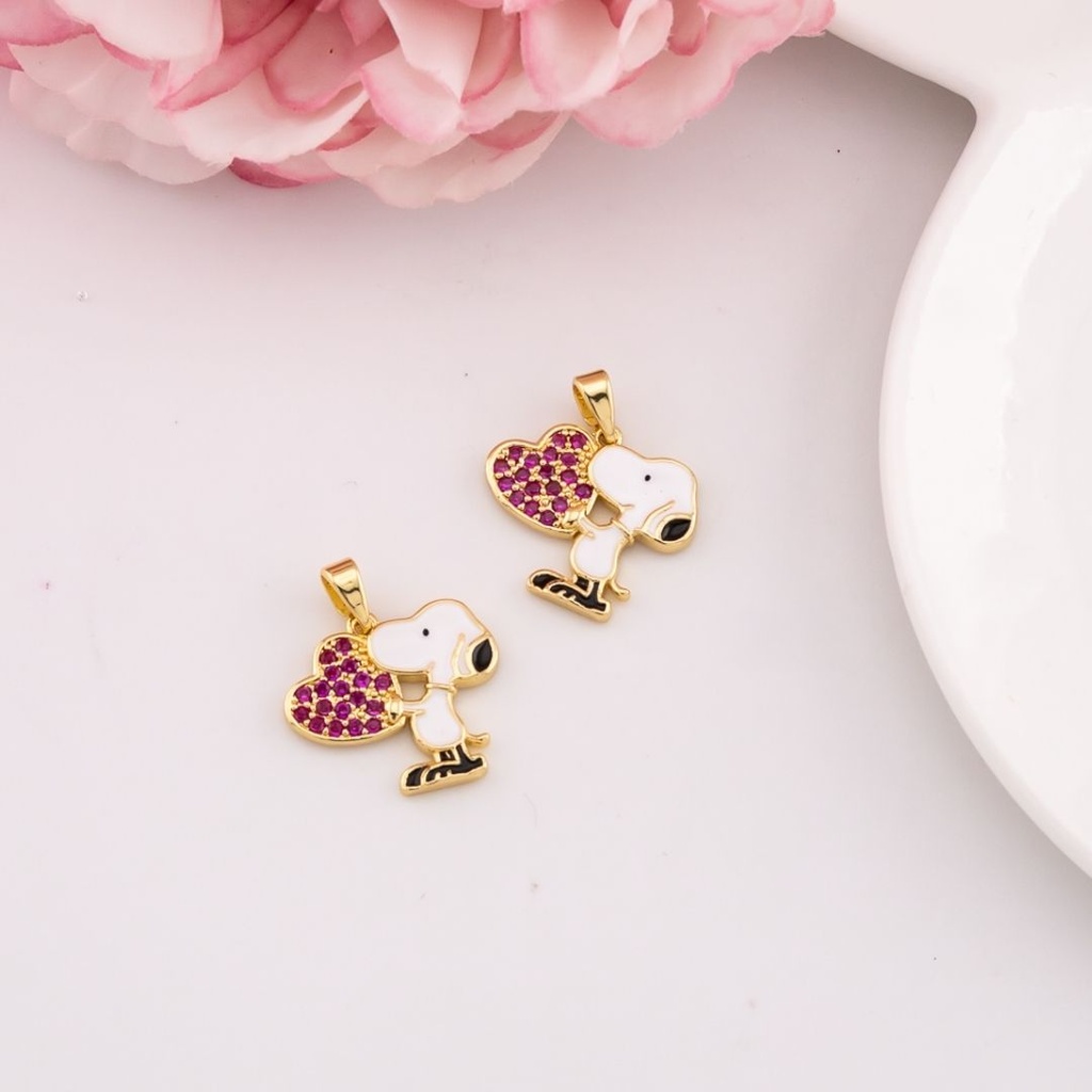Dije de Snoopy con zirconias baño 18k
