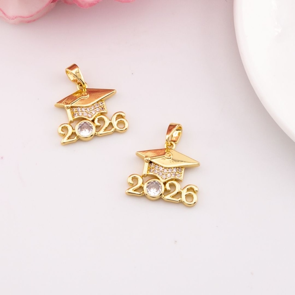 Dije de graduacion con zirconias baño 18k