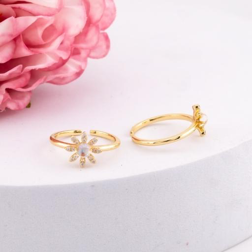 Anillo ajustable de flor con zirconias baño 18k