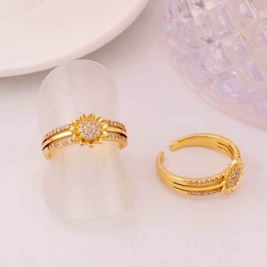 Anillo ajustable de flor con zirconias baño 18k