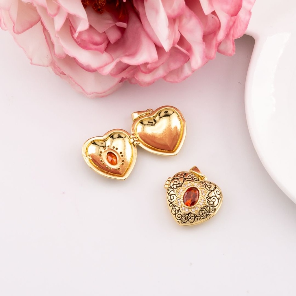 Dije relicario de corazon baño 18k