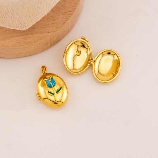 Relicario ovalado con figura de tulipan baño 18k