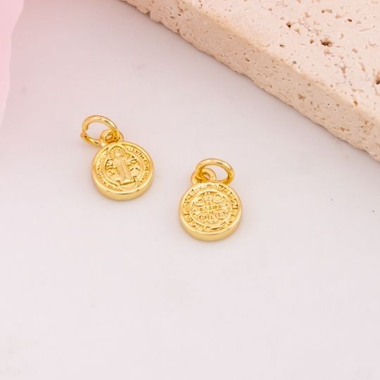Dije de San Benito mini solido baño 18k