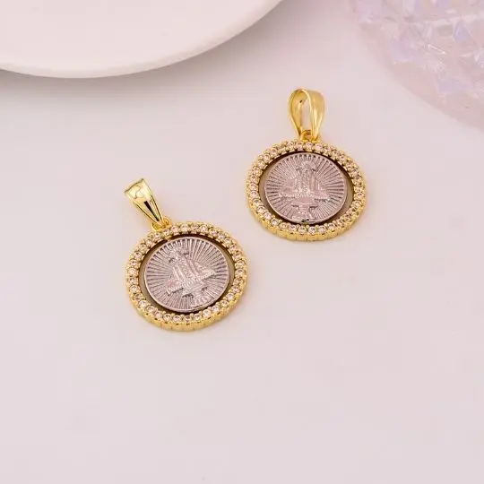 Dije medalla religiosa de Virgen doble tono con micropave 
