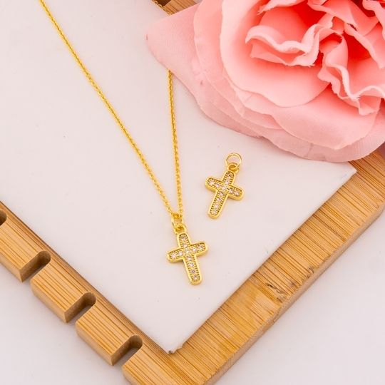 Dije religioso de cruz en micropave