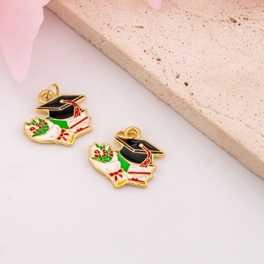 Dije de graduacion esmaltado baño 18k