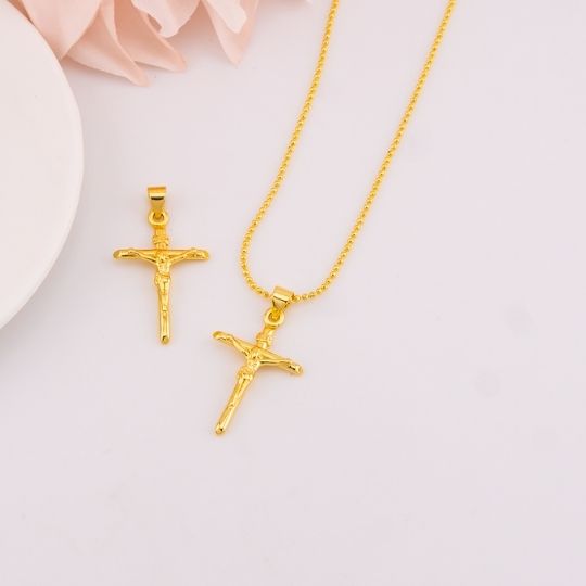 Dije religioso de cruz en baño 18k