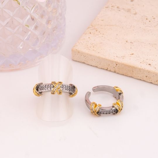 Anillo ajustable de marca con zirconias baño 18k