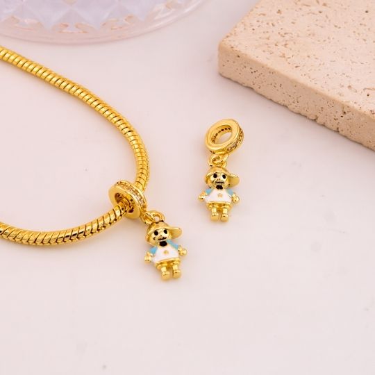 Charm de niño esmaltado baño 18k