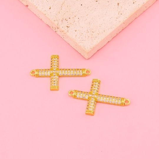 Enlace religioso de cruz en micropave