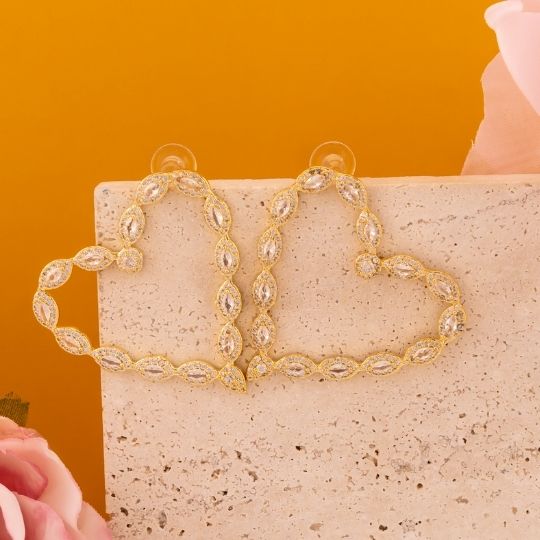 Aretes de corazon con zirconias baño 18k