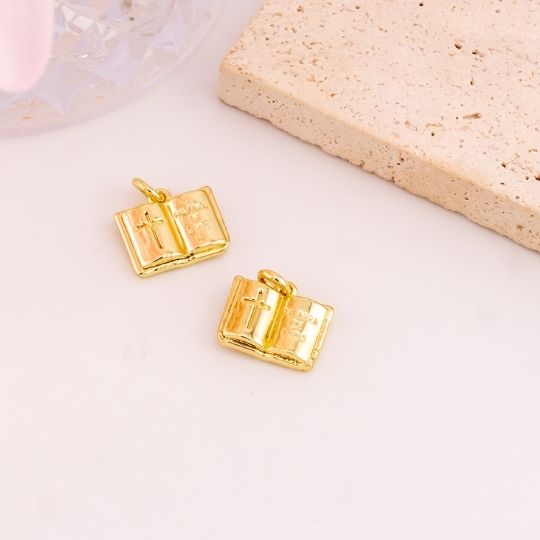 Dije religioso de biblia baño 18k