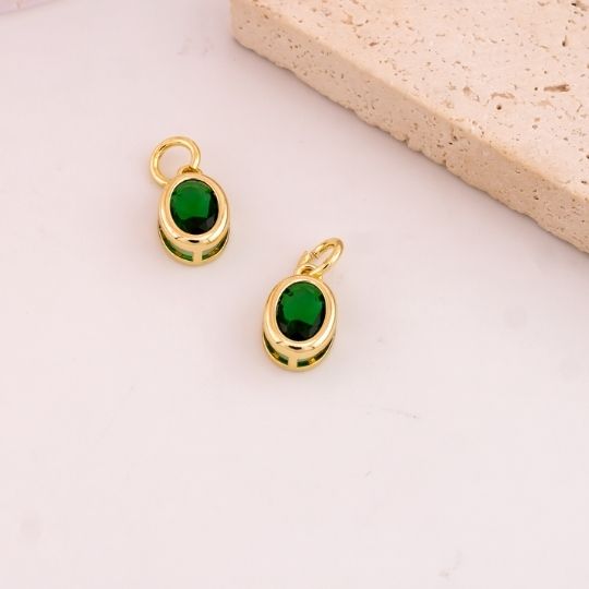 Dije ovalado con zirconia baño 18k verde