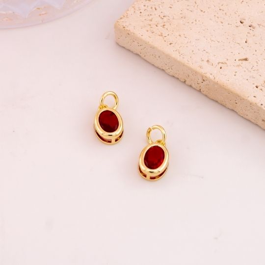 Dije ovalado con zirconia baño 18k rojo