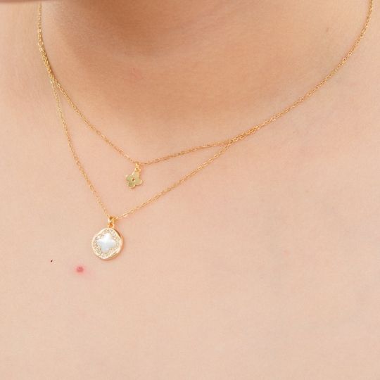 Cadena doble de trebol con zirconias y madre perla baño 18k