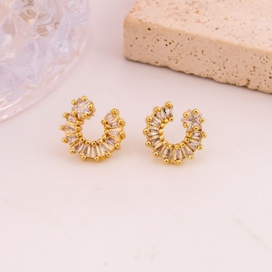 Aretes stud con zirconias baño 18k