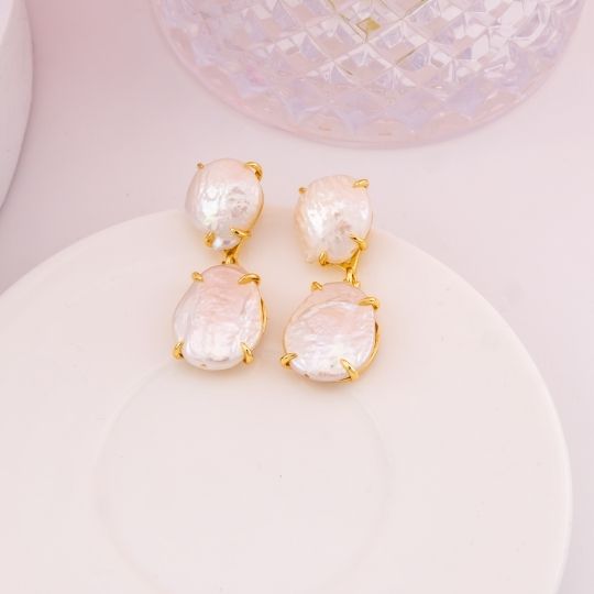 Aretes colgantes de perlas barrocas baño 18k