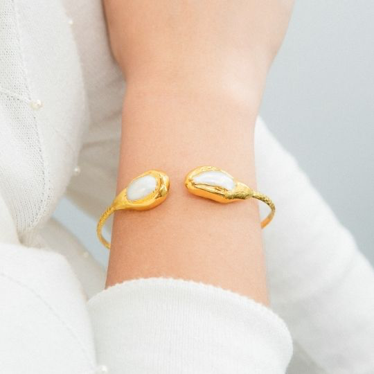 brazalete perla barroca engastada en goldfilled 