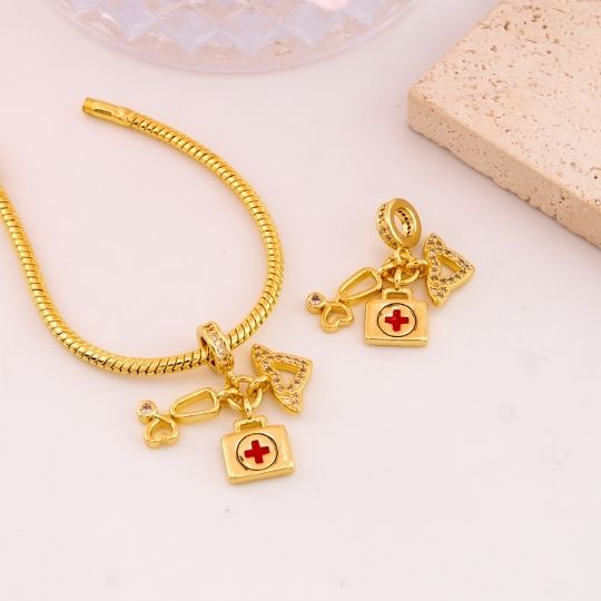 Charm de medico con zirconias baño 18k