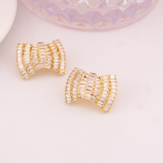Aretes stud con zirconias baño 18k