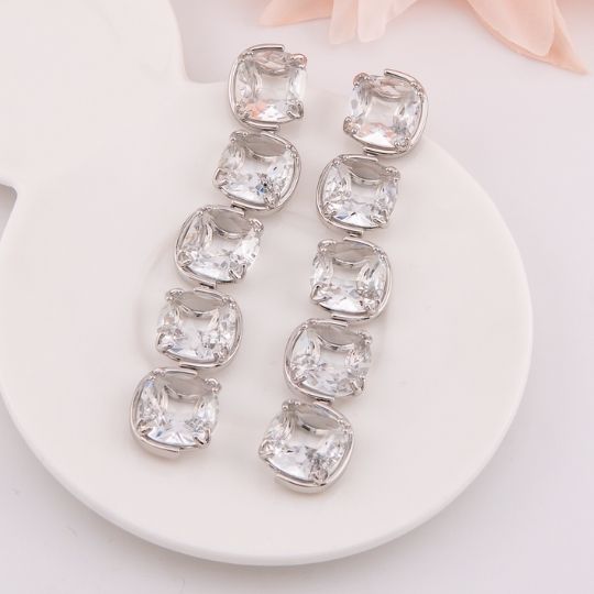 Aretes de alta gama de lujo elaborado con cristales calidad premium bañado en oro real de 18k