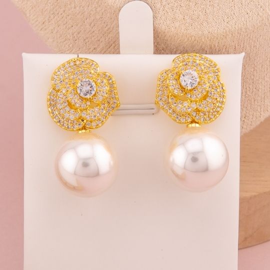 Aretes colgantes perla con zirconias baño 18k