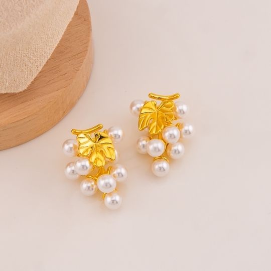 Aretes uvas con perlitas baño 18k
