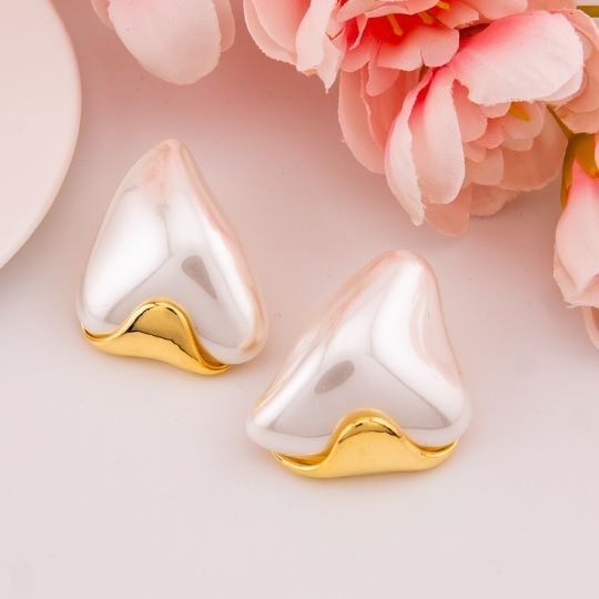Aretes stud con perla baño 18k