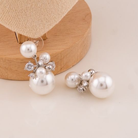 Aretes colgantes de perlas y zirconias baño 18k