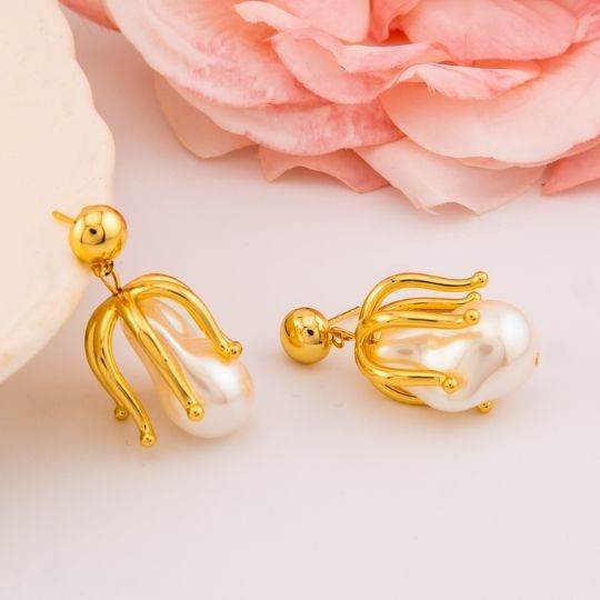 Aretes colgantes con perlas baño 18k