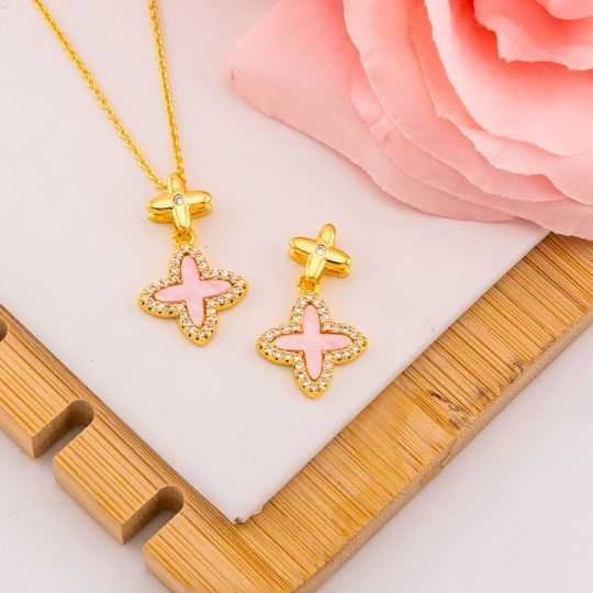 Dije de trebol en micropave