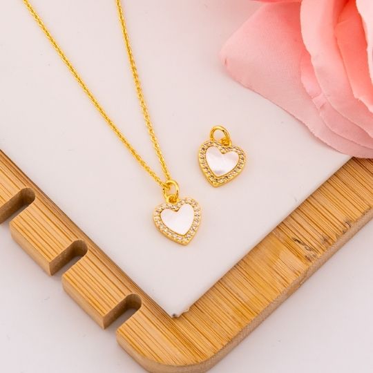 Dije de corazon blanco en micropave