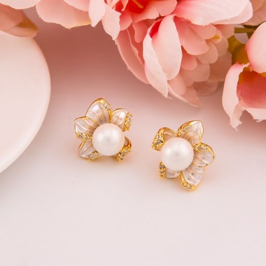Aretes stud de flor con zirconias baño 18k