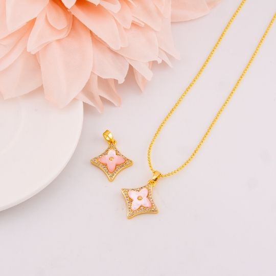 Dije de trebol con madre perla en micropave