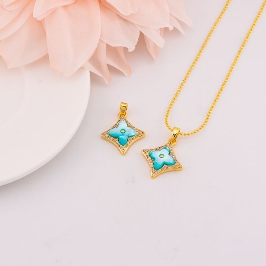 Dije de trebol con madre perla en micropave