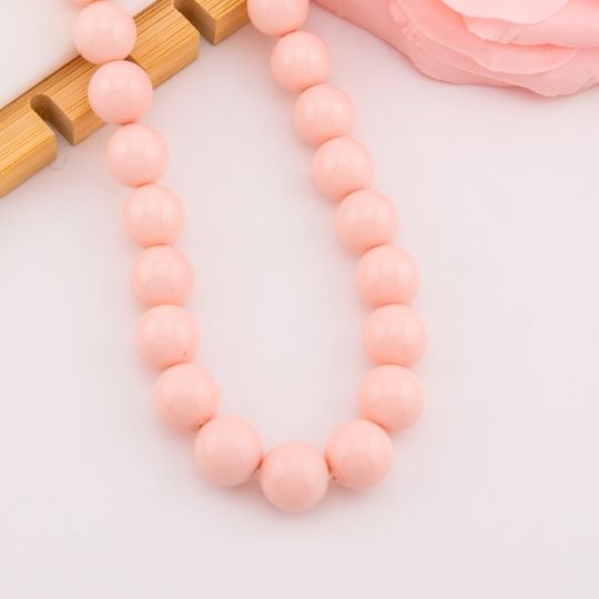 Collar bola chicle rosa pastel en concha nacar baño 18k