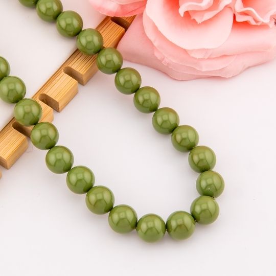 Collar bola chicle verde en concha nacar baño 18k