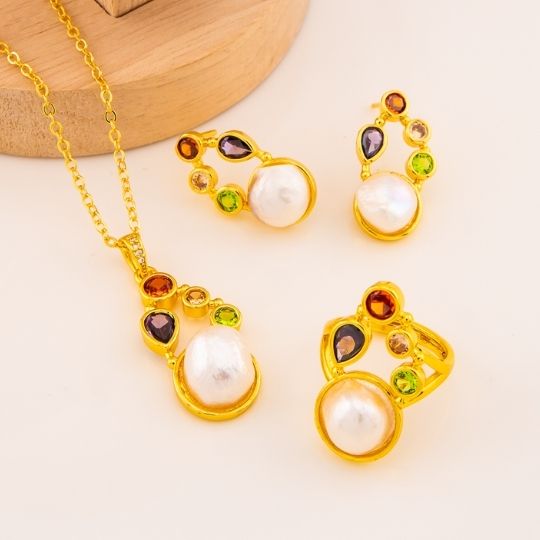 Set de 3 piezas con perlas naturales y zirconias baño 18k