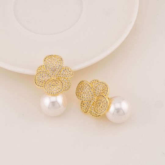 Aretes con perlas y zirconias baño 18k