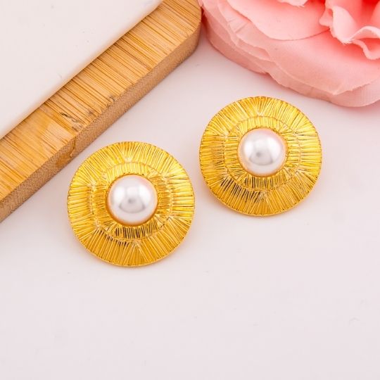 Aretes redondos con perla baño 18k