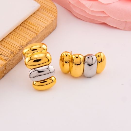 Aretes stud doble tono baño 18k