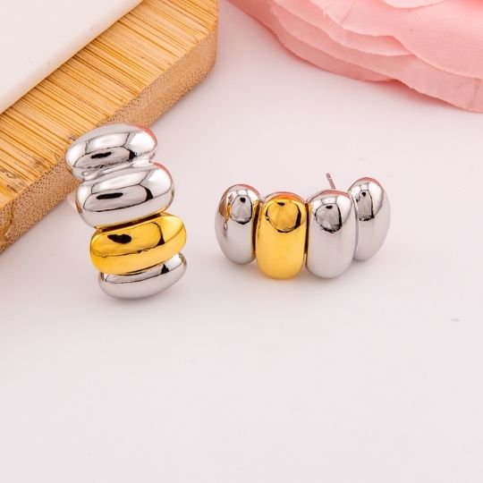 Aretes stud doble tono baño 18k