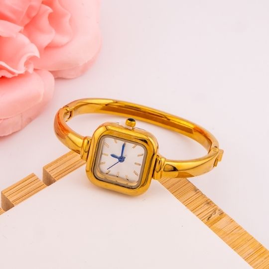 Reloj vintage cuadrado estilo brazalete en acero inoxidable