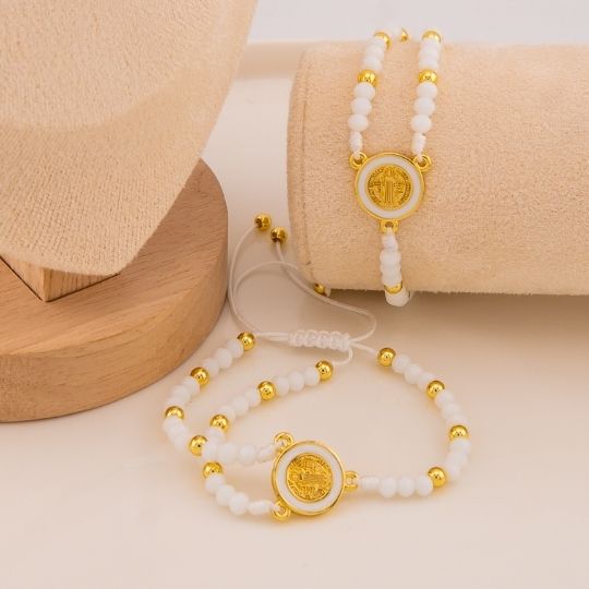 Pulsera de cristales ajustable con medalla religiosa baño 18k