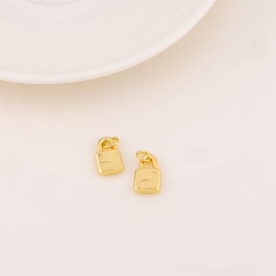 Dije candado baño 18k