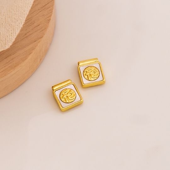 Escapulario mini religioso doble uso en madre perla baño 18k