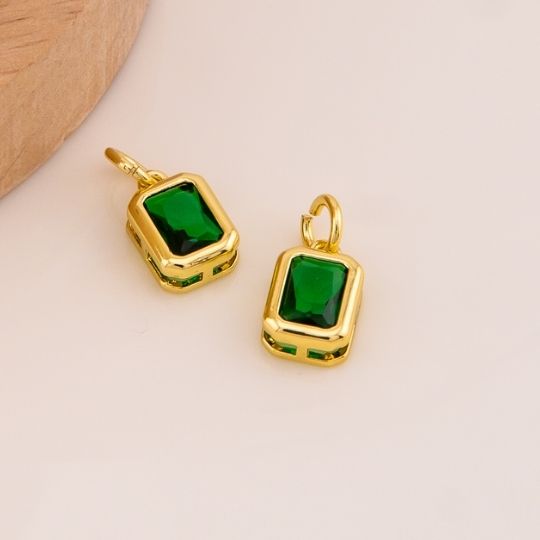 Dije de zirconia cuadrado verde baño 18k
