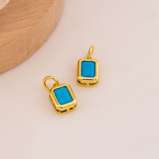 Dije de zirconia cuadrado celeste baño 18k