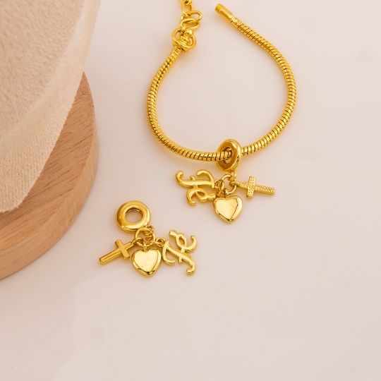 Charm religioso triple baño 18k